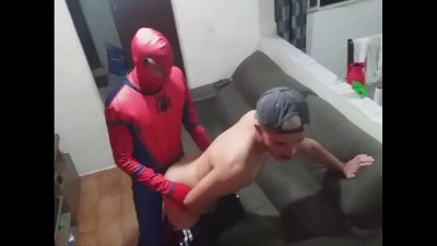 Hóa trang thành spiderman chơi lgbt với bồ mình